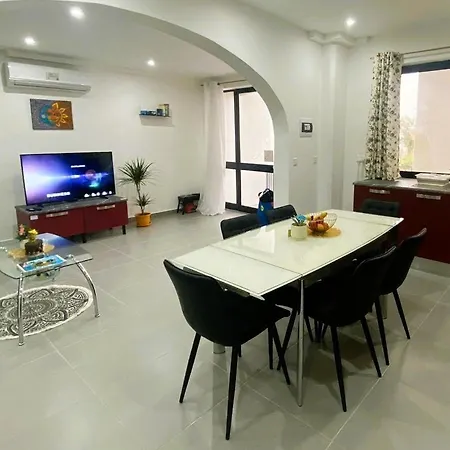 K&q Sea View Apartment *